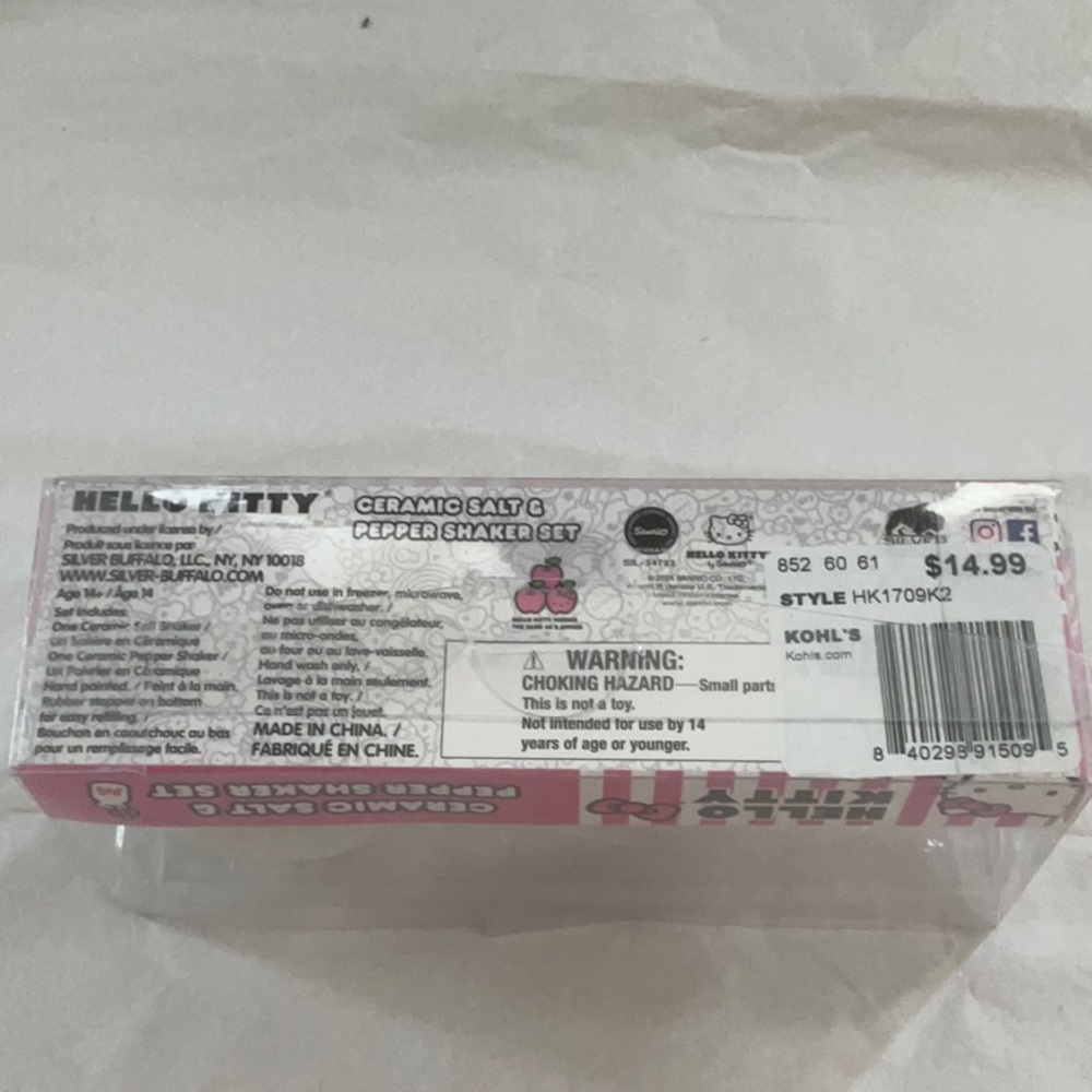 Hello Kitty Ceramic Salt and Pepper Shaker Set - Picture 6 of 6